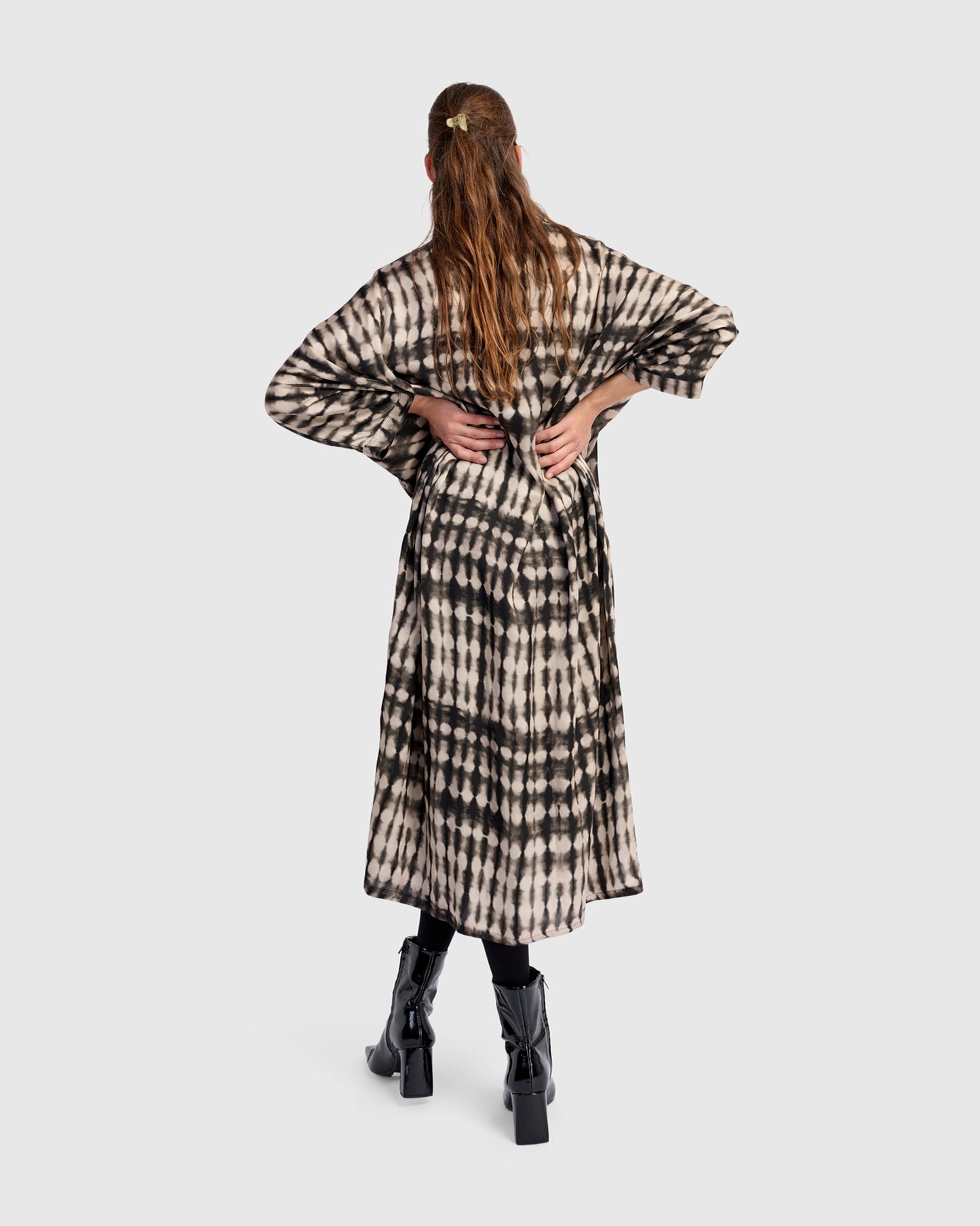 גלבייה חגיגה מודפסת שחור לבן