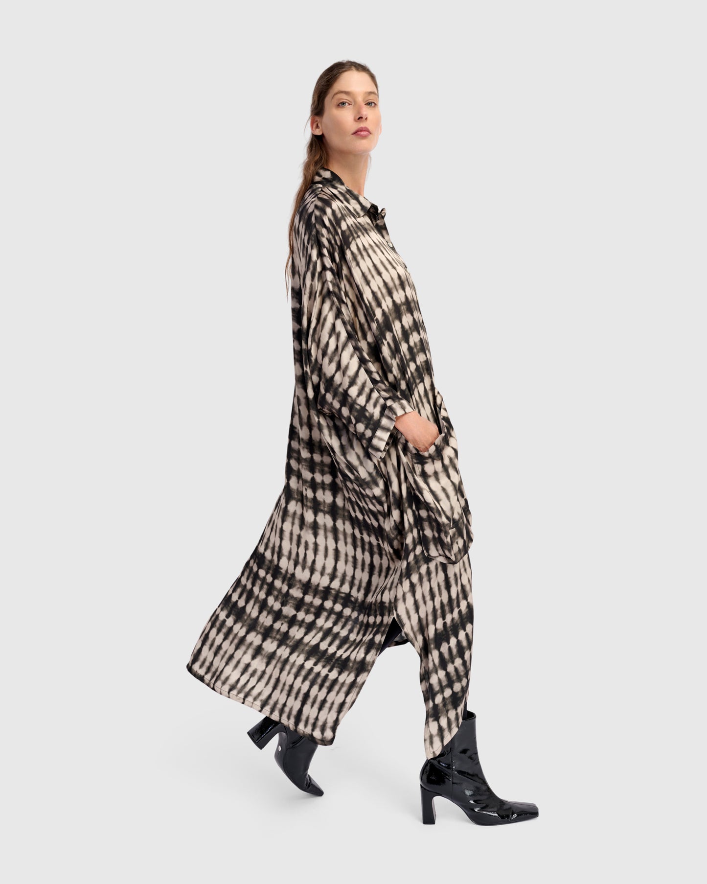 גלבייה חגיגה מודפסת שחור לבן