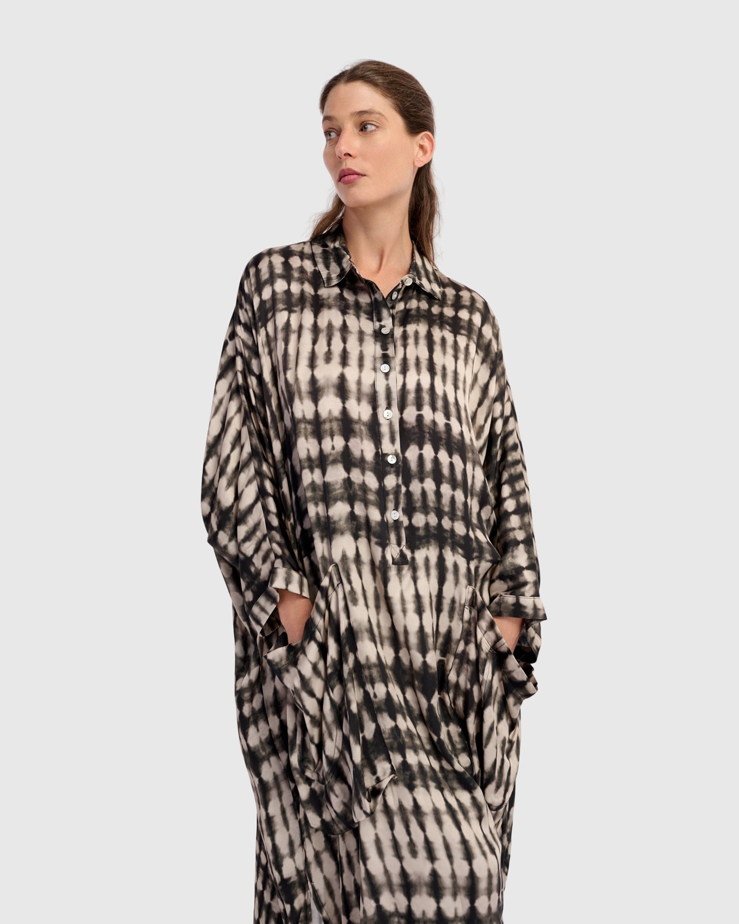 גלבייה חגיגה מודפסת שחור לבן