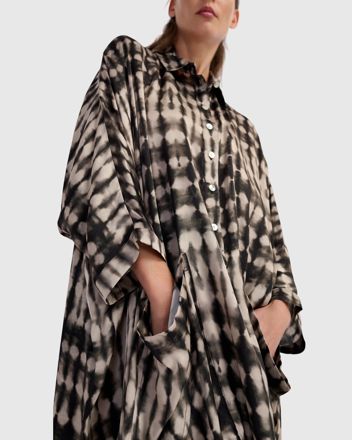 גלבייה חגיגה מודפסת שחור לבן