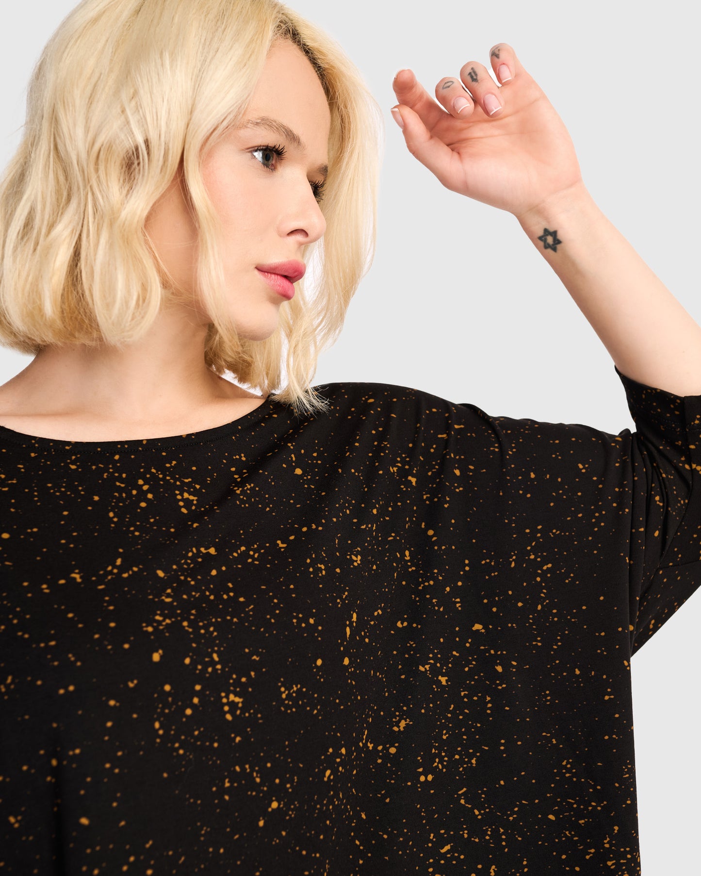 חולצה רינה נקודות חום