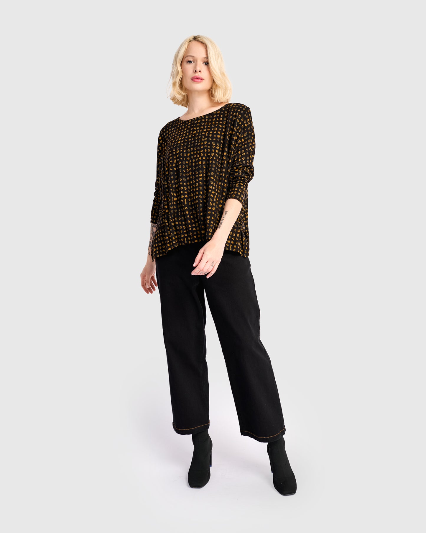 טישירט בסטי מנומר