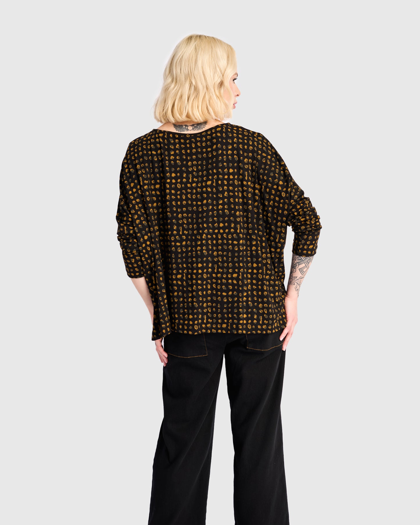 טישירט בסטי מנומר