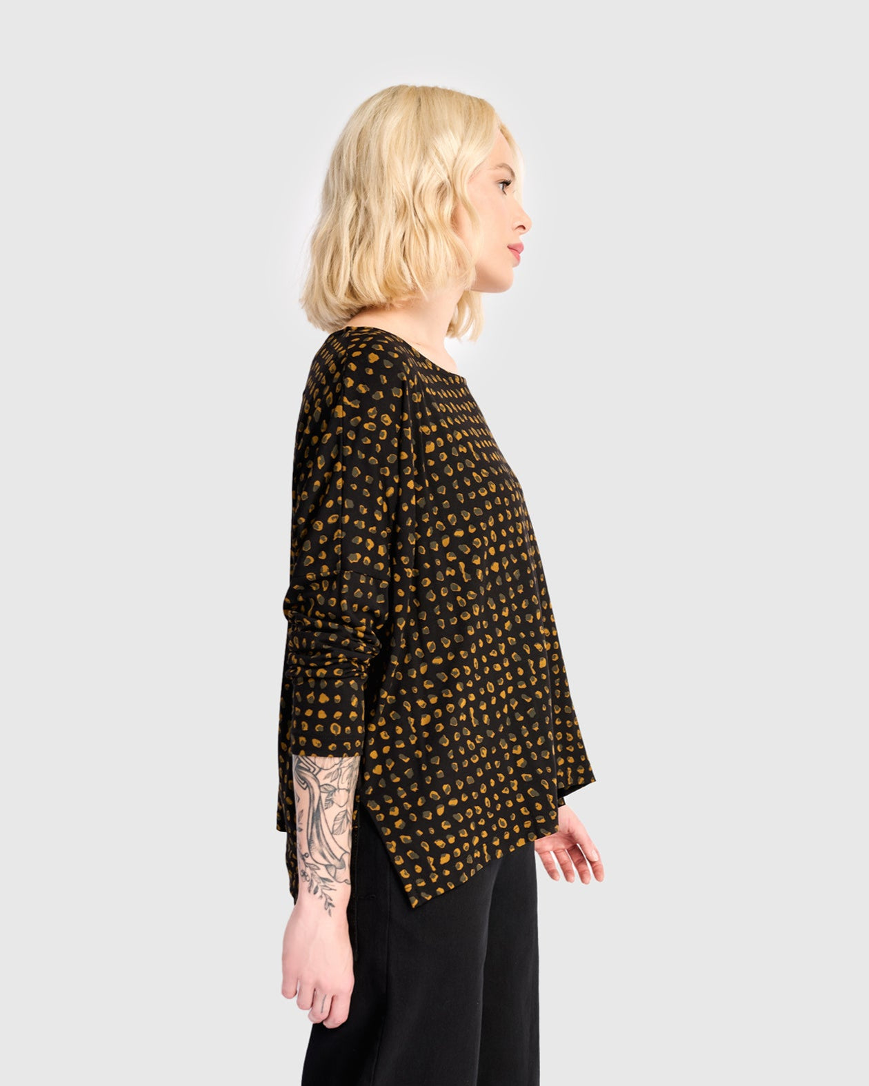 טישירט בסטי מנומר