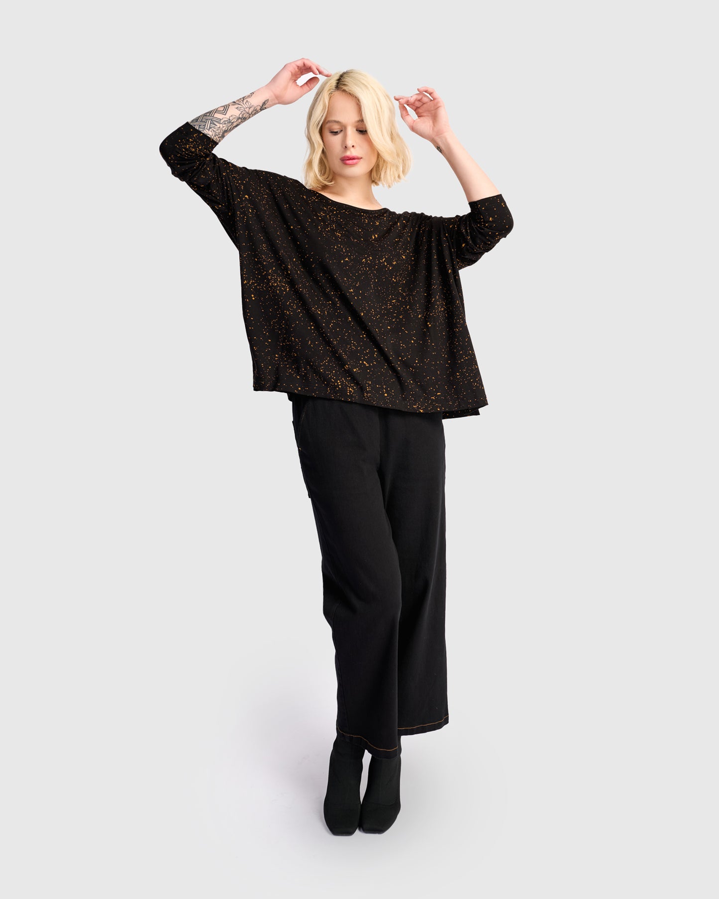 טישירט בסטי נקודות חום