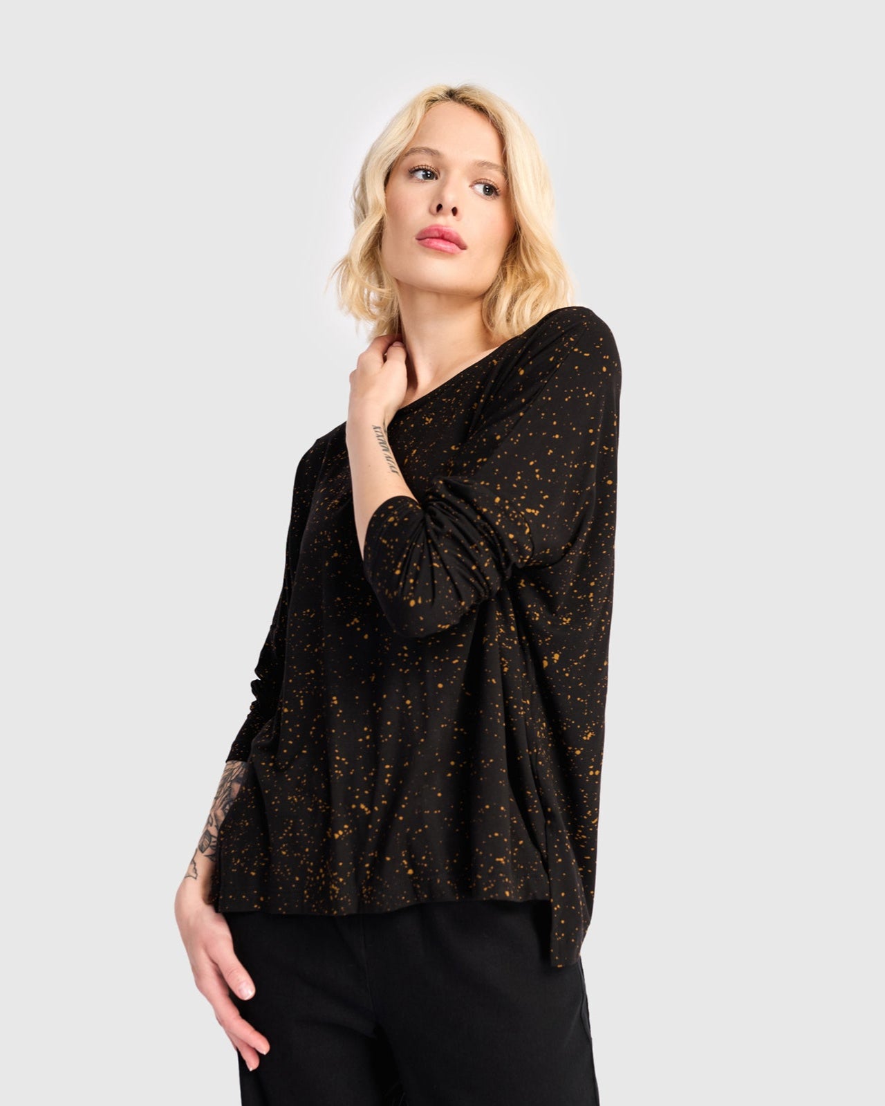 טישירט בסטי נקודות חום