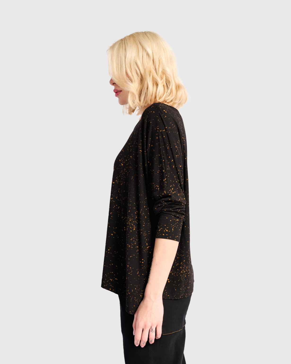 טישירט בסטי נקודות חום