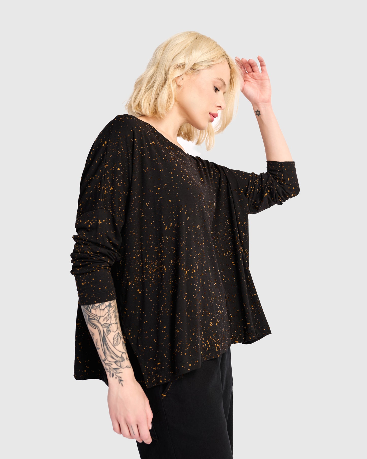 טישירט בסטי נקודות חום