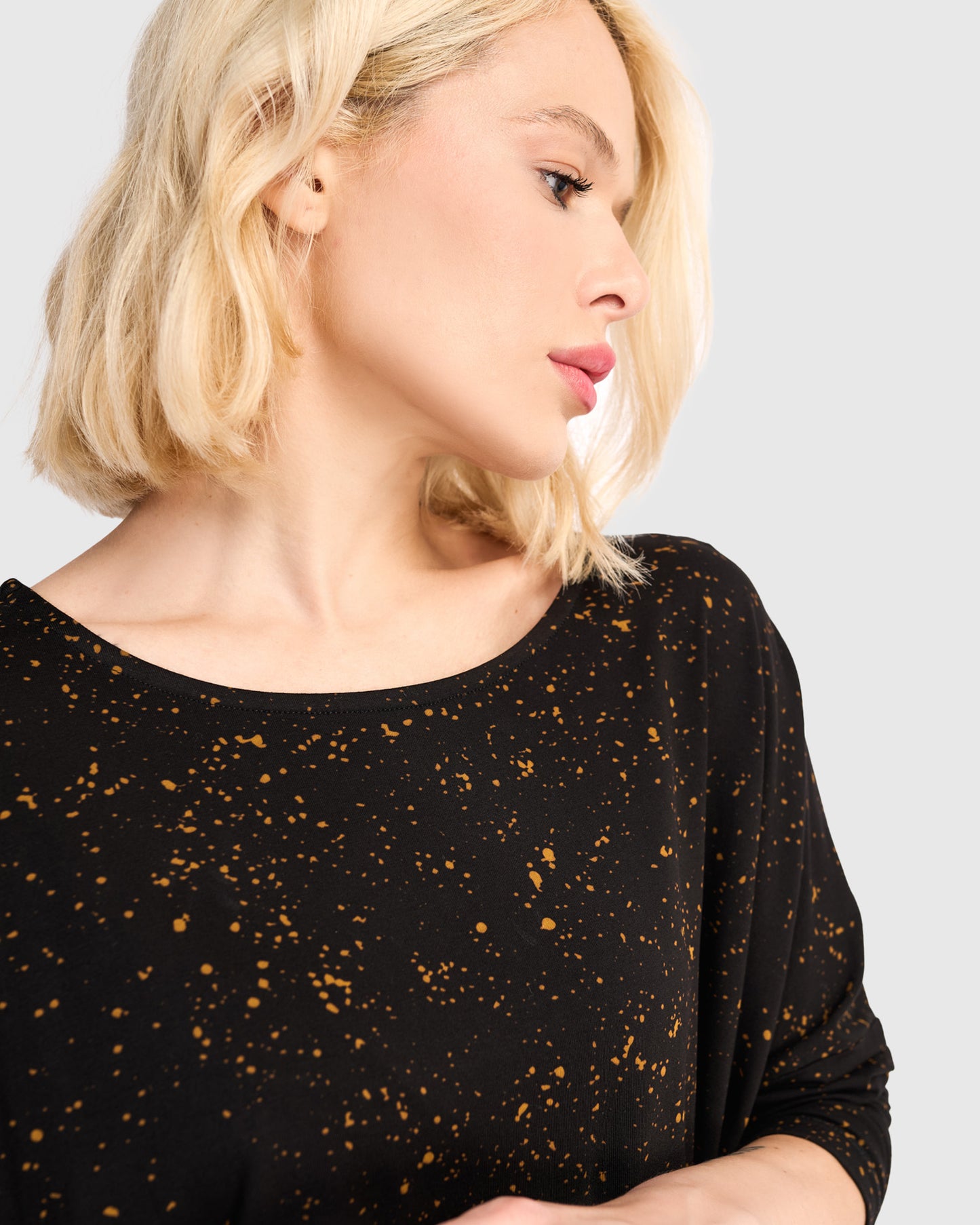 טישירט בסטי נקודות חום