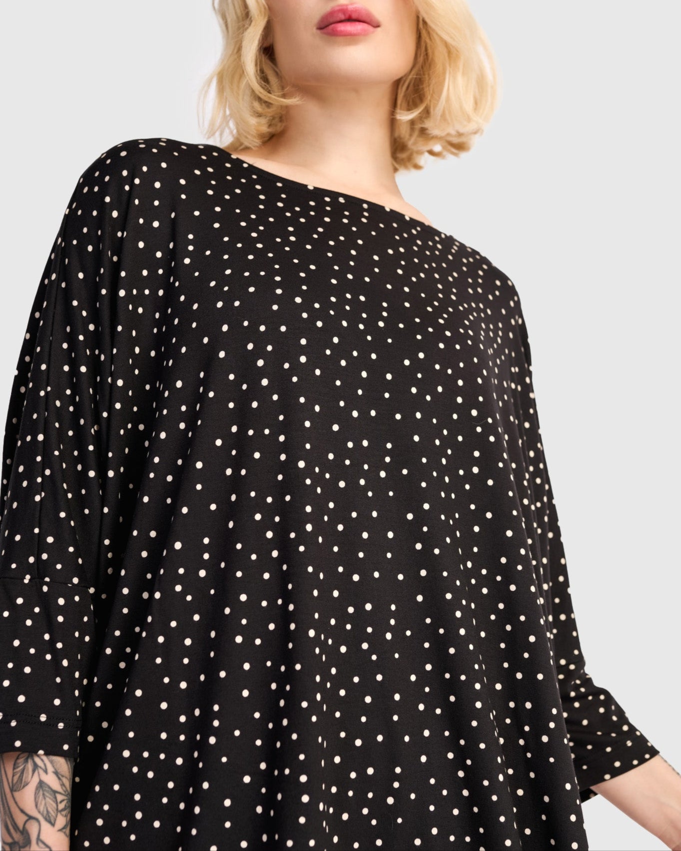 חולצה רינה נקודות שחור