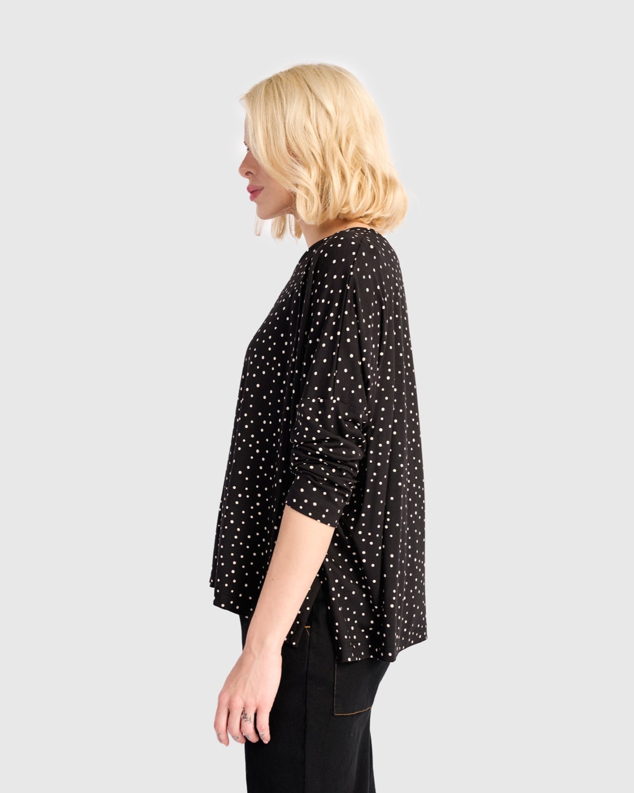 טישירט בסטי נקודות שחור