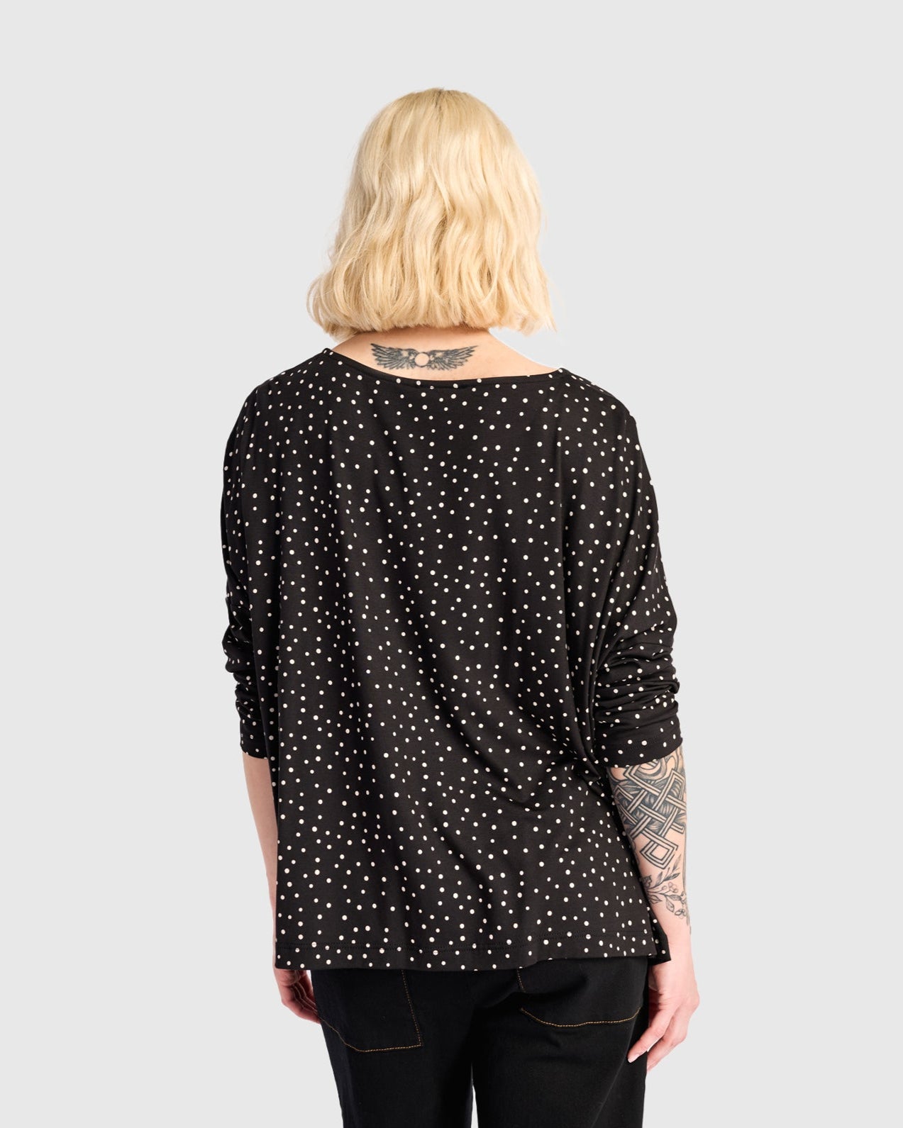 טישירט בסטי נקודות שחור