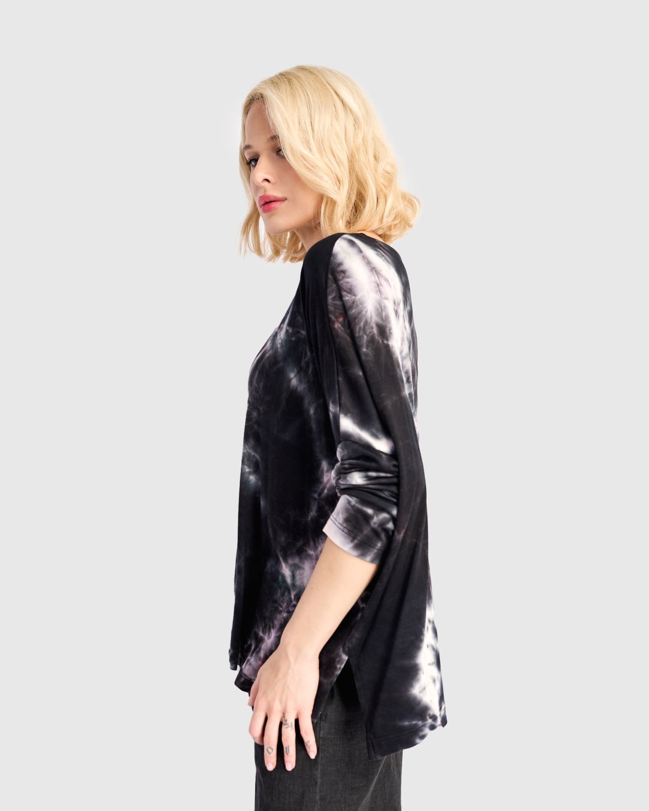 טישירט בסטי מודפס כחול