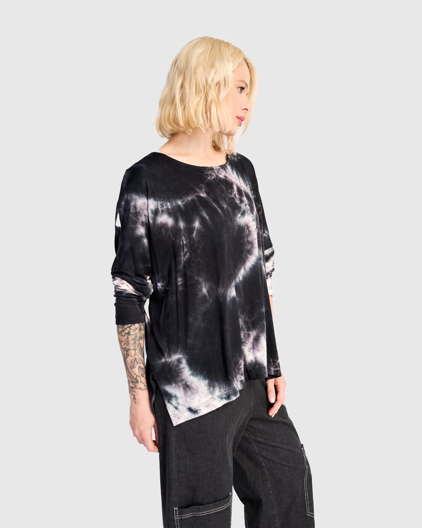 טישירט בסטי מודפס כחול