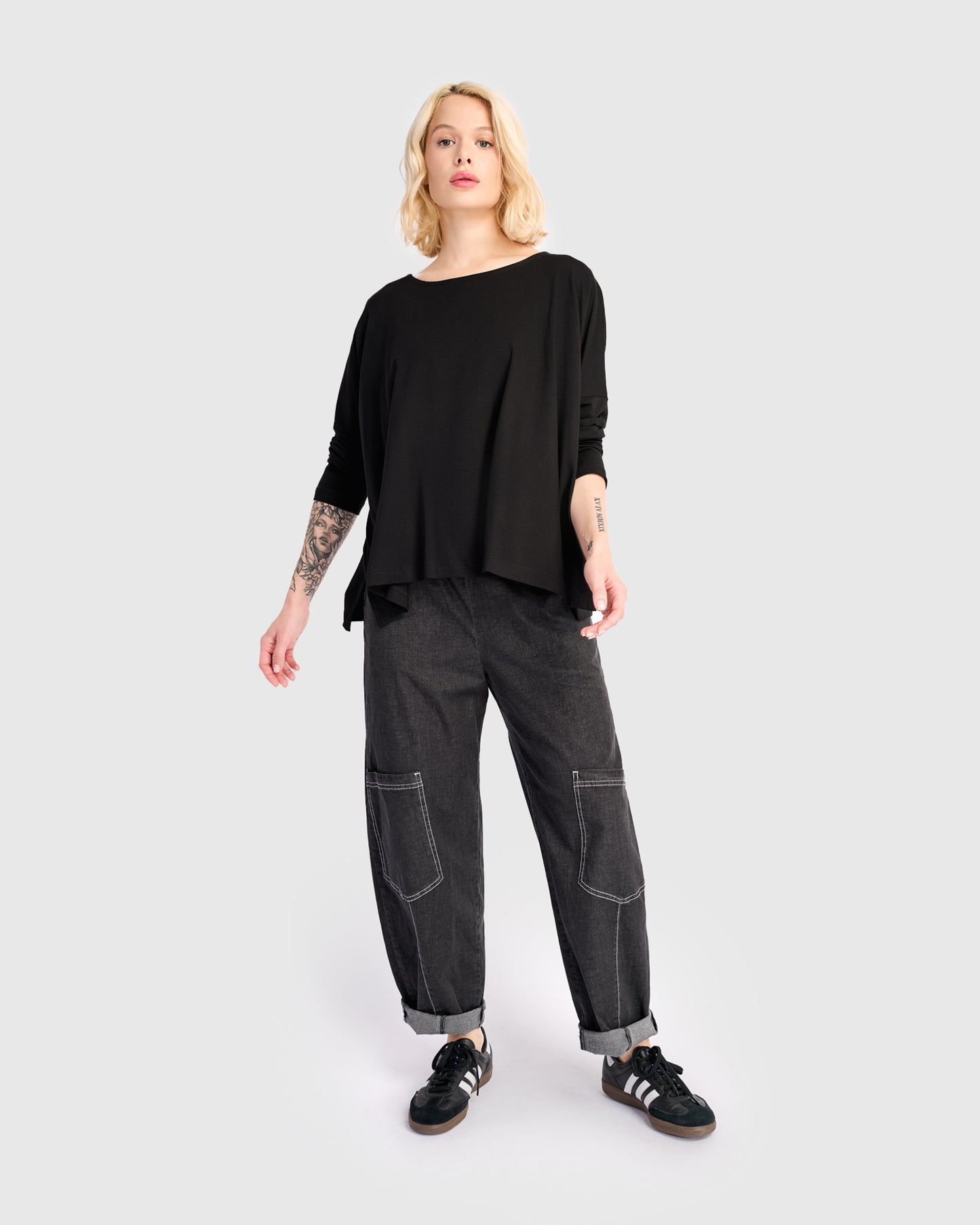 טישירט בסטי שחור