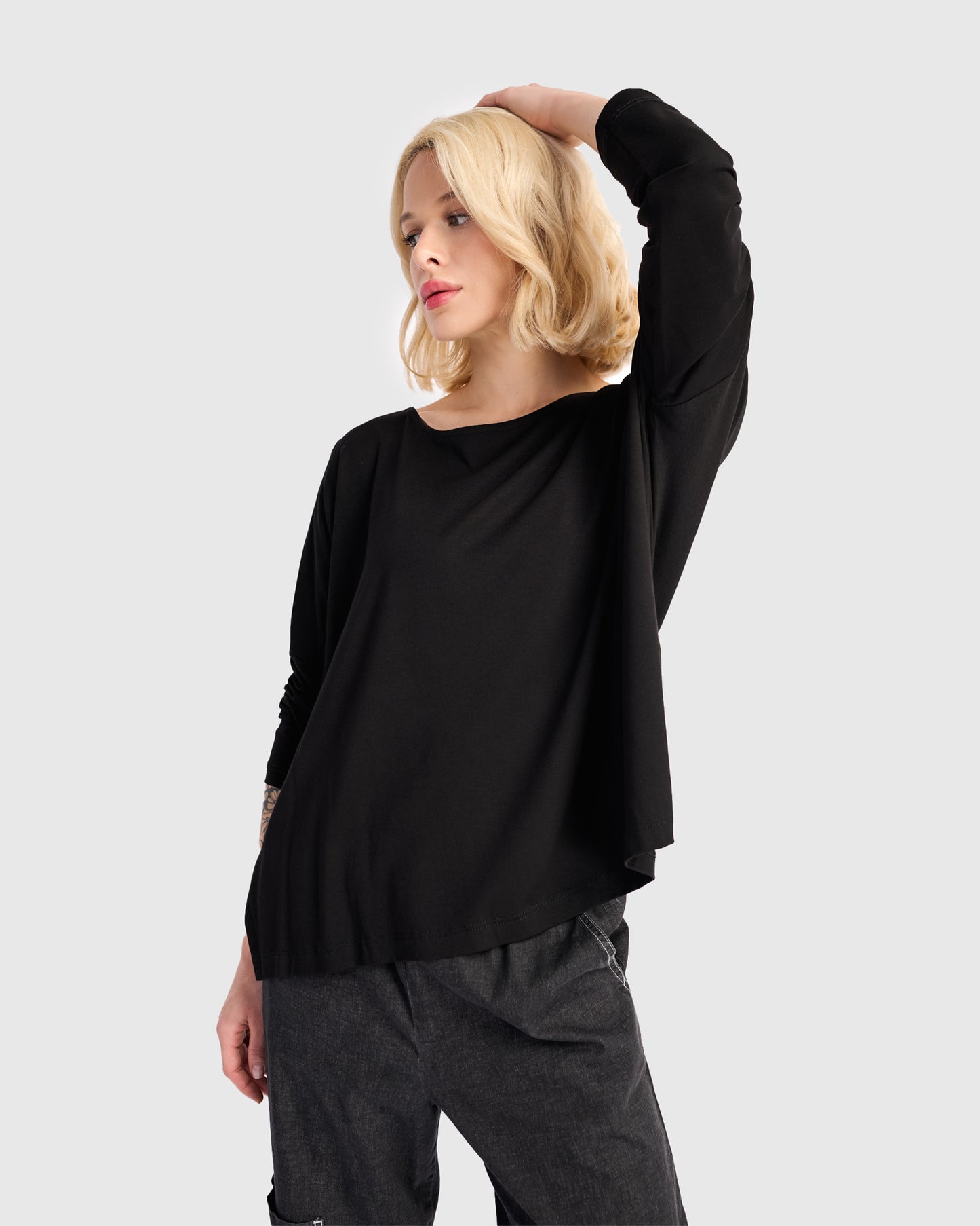 טישירט בסטי שחור