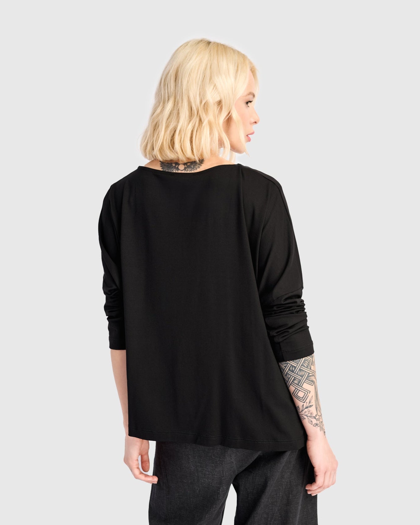 טישירט בסטי שחור