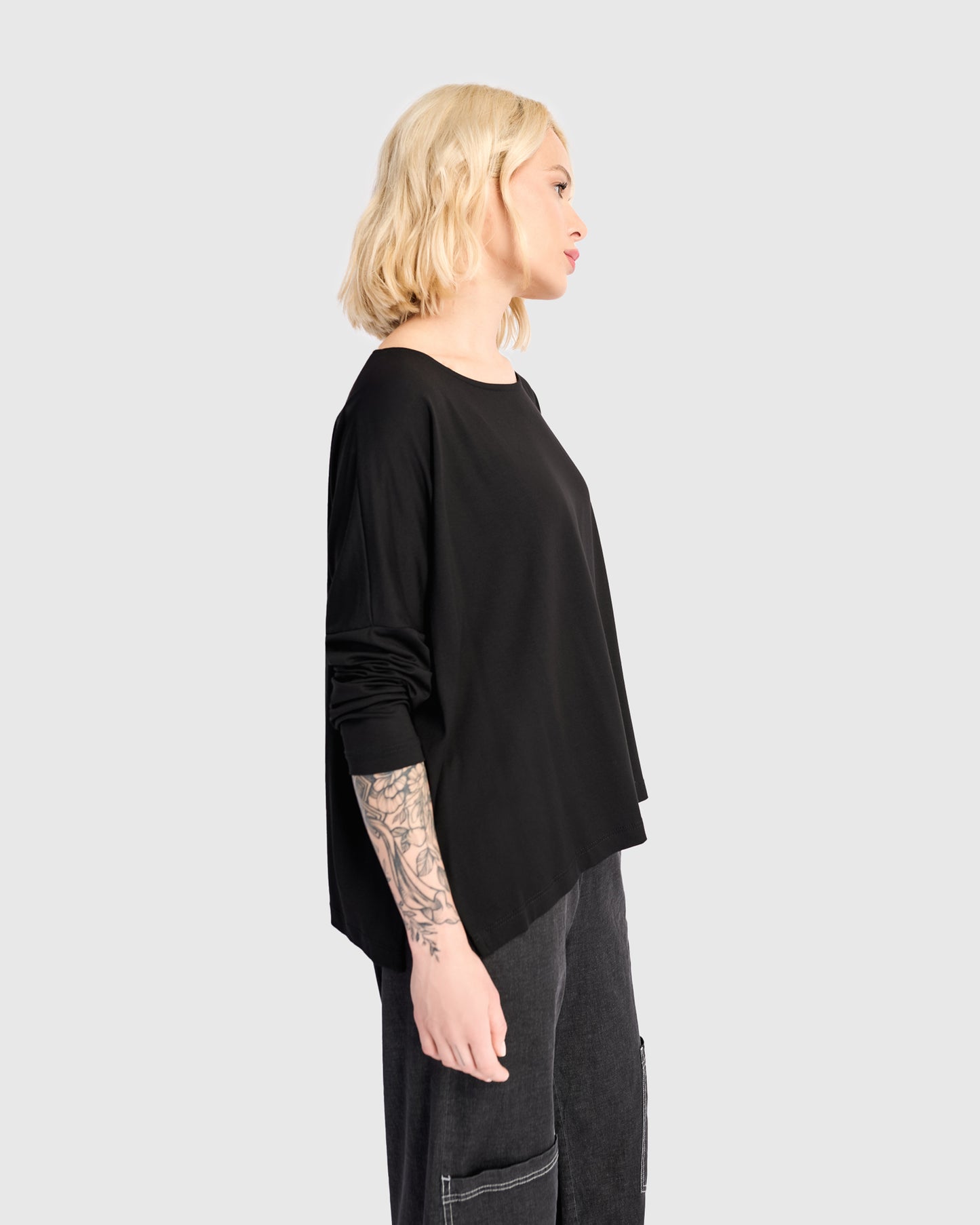 טישירט בסטי שחור