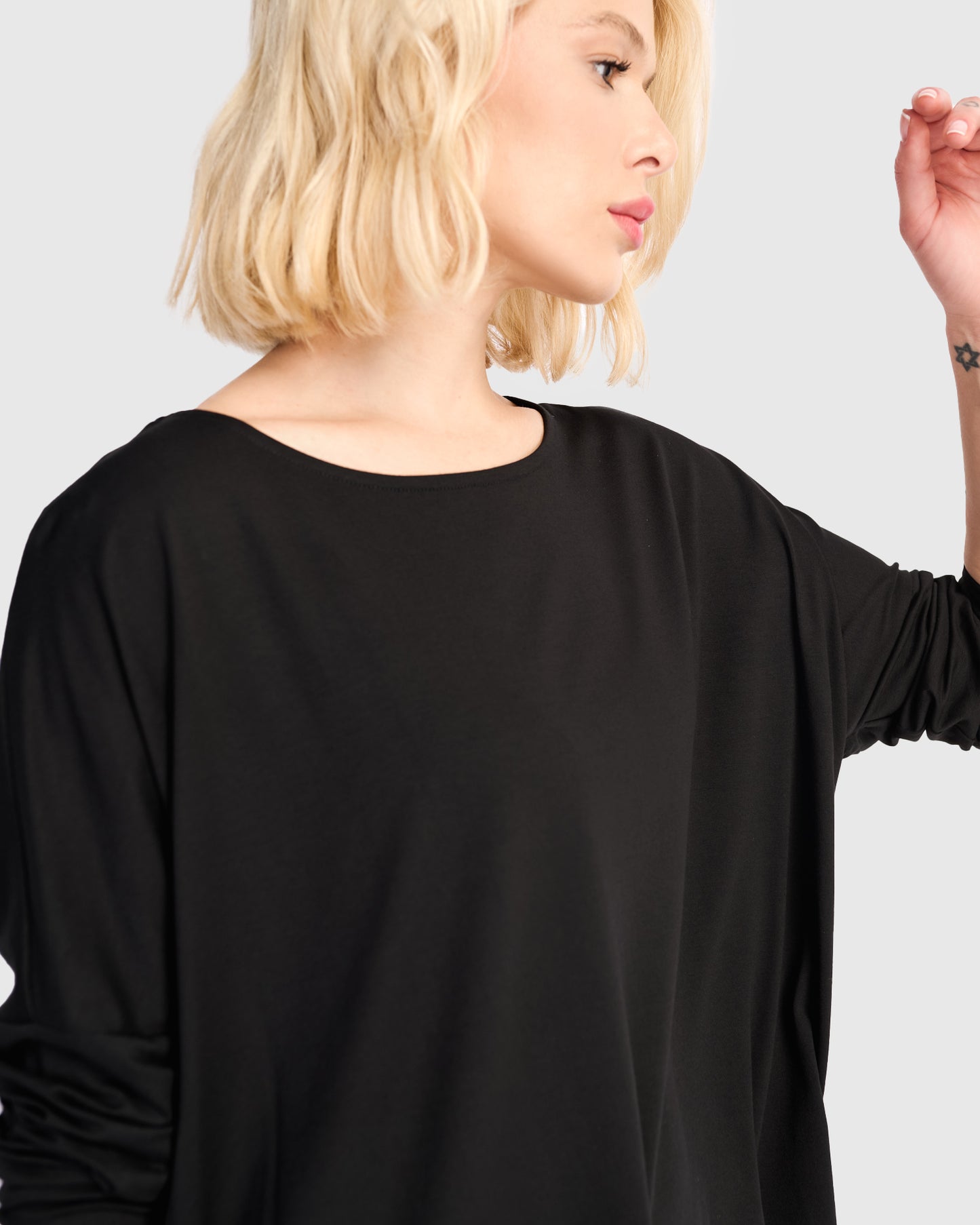 טישירט בסטי שחור