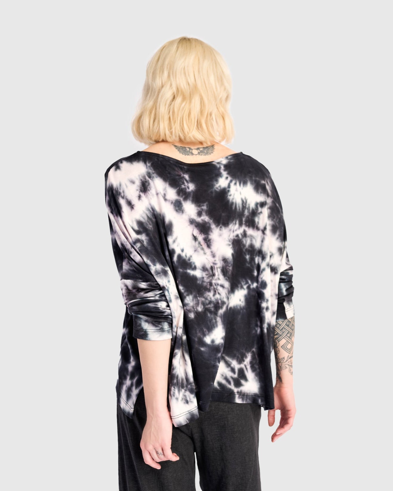 טישירט בסטי מודפס כחול