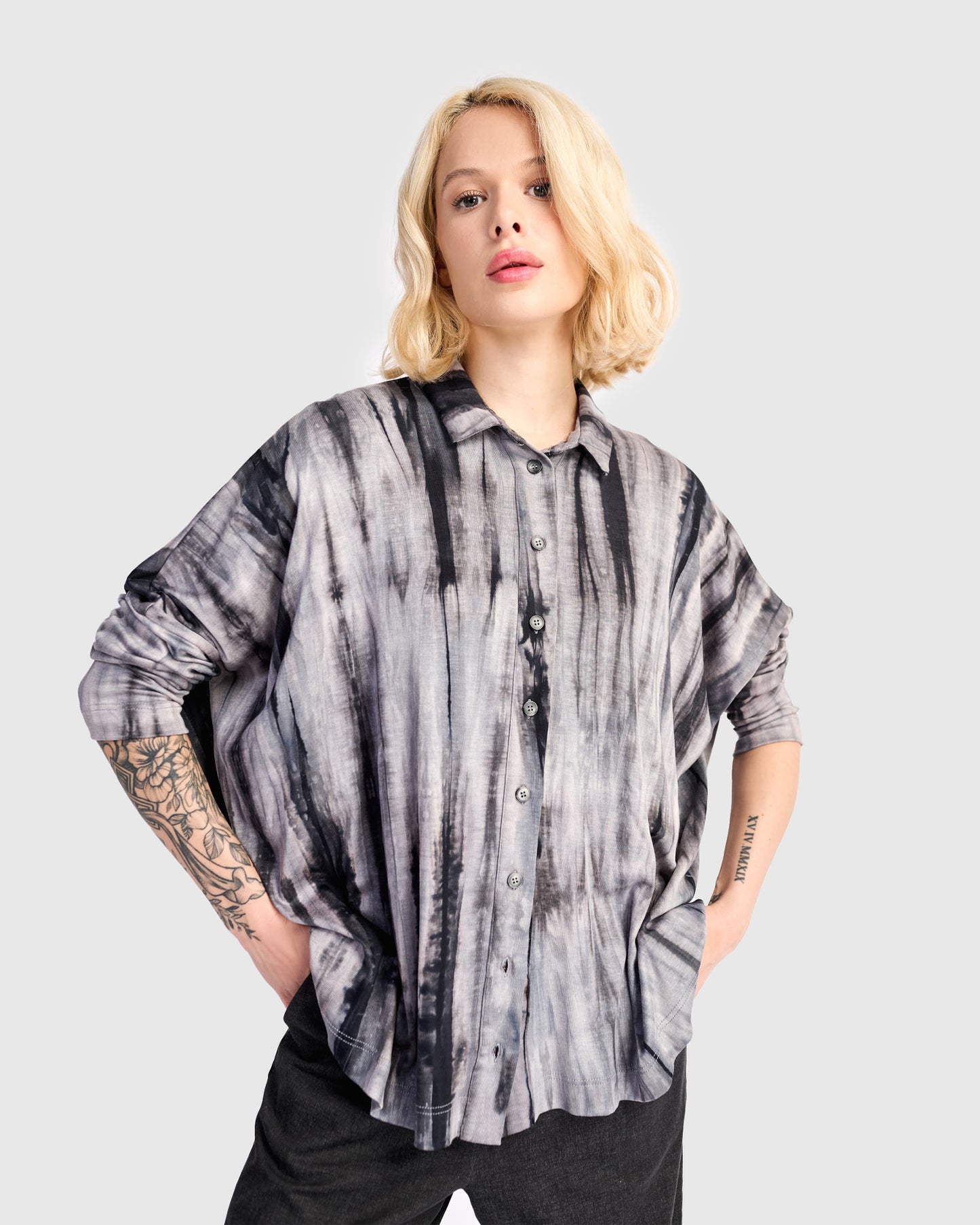 חולצה רינה פולו מודפסת אפורה