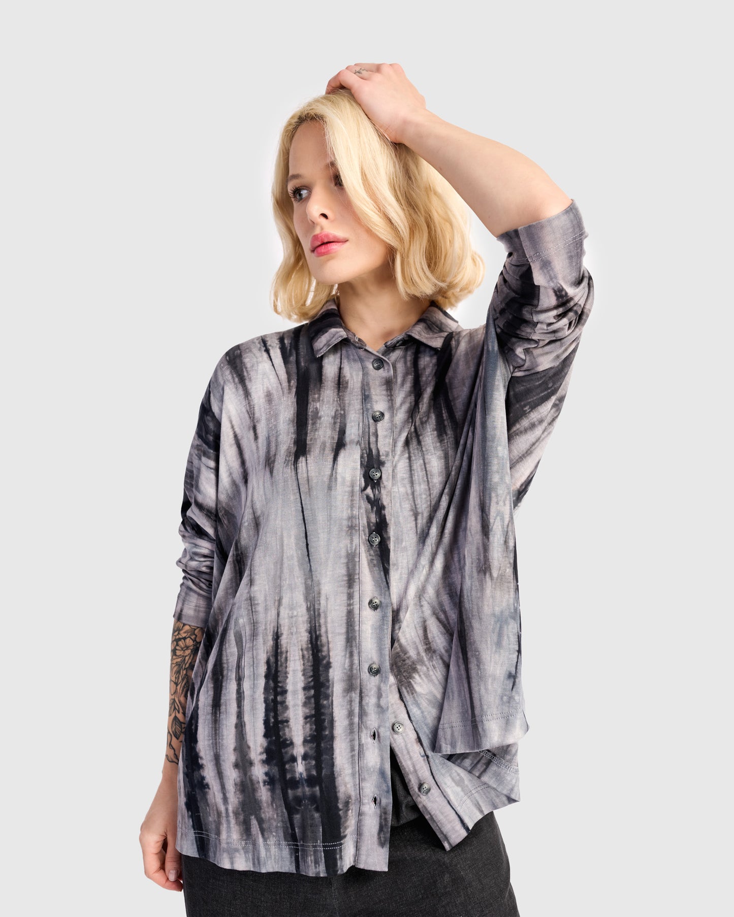 חולצה רינה פולו מודפסת אפורה