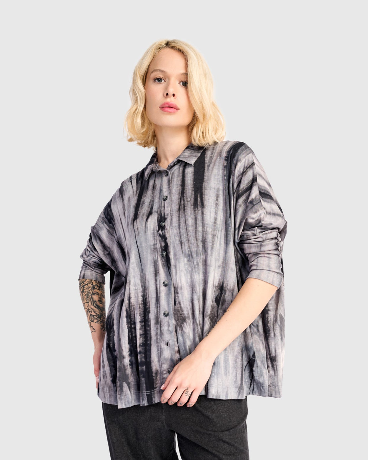 חולצה רינה פולו מודפסת אפורה