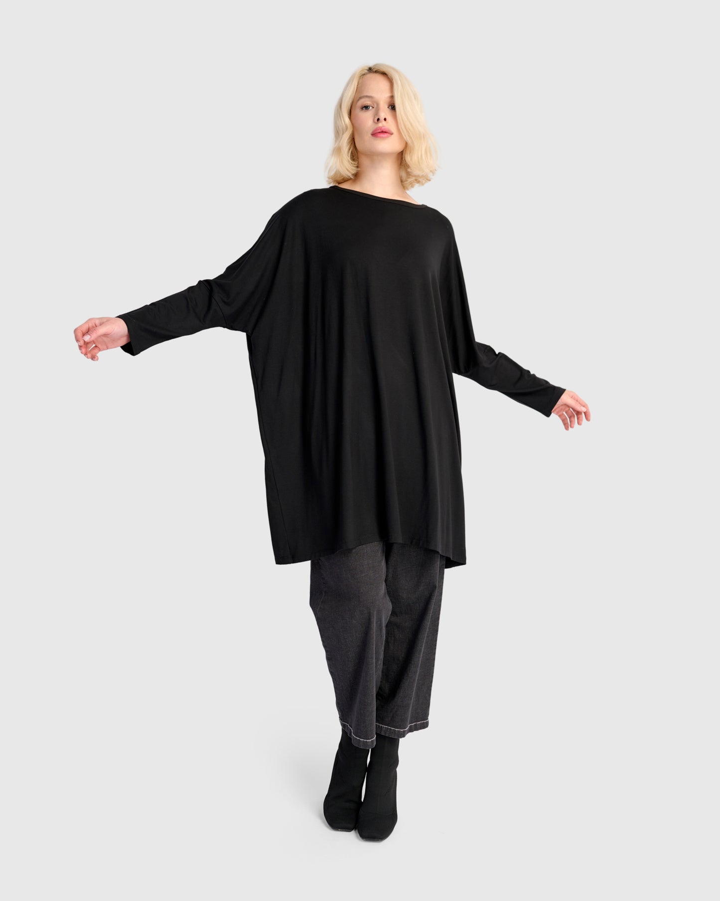 טוניקה רינה שחור מודל