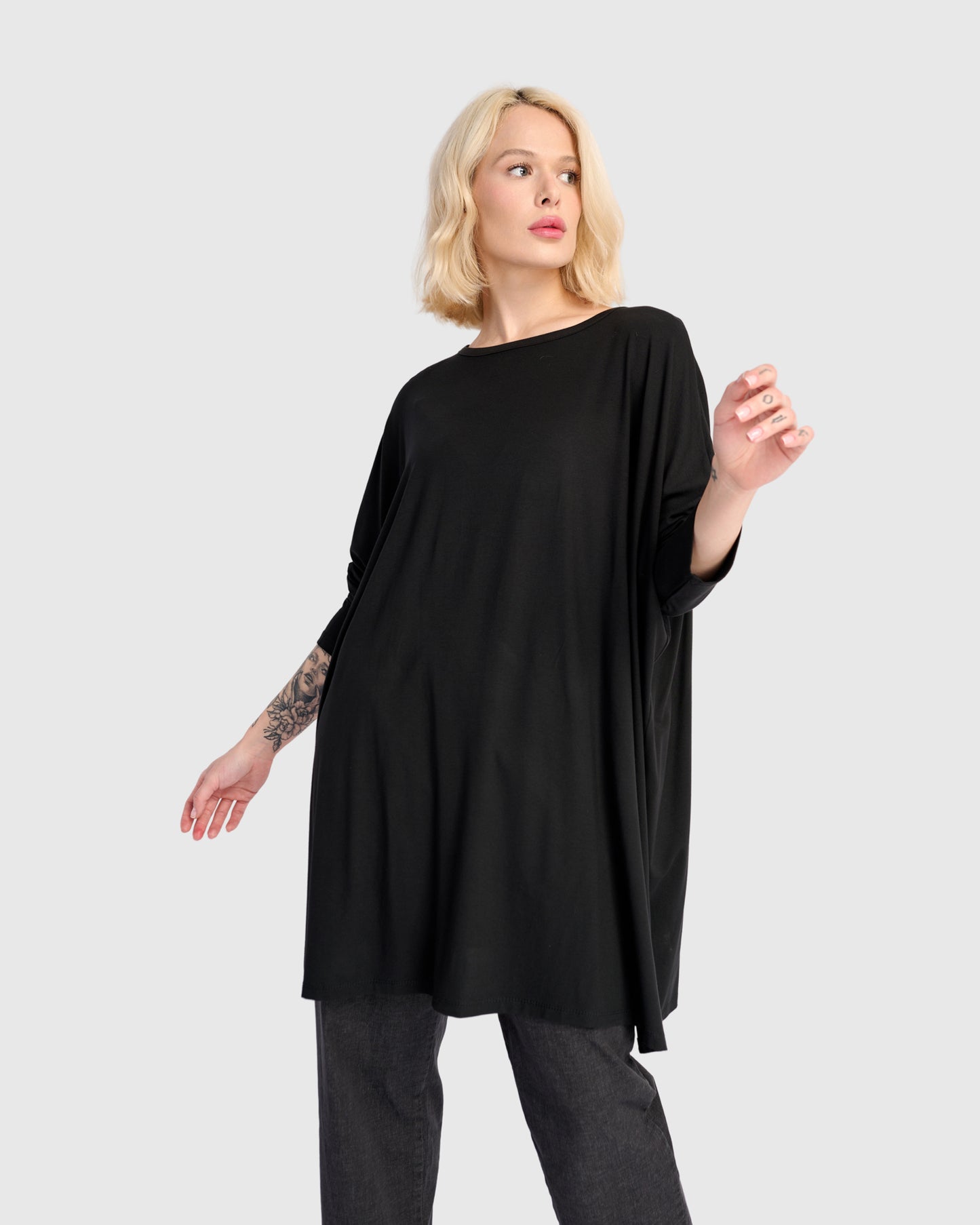 טוניקה רינה שחור מודל