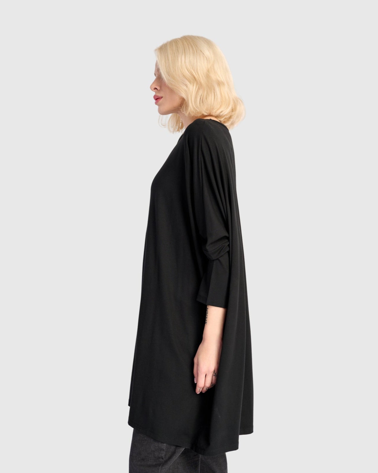 טוניקה רינה שחור מודל