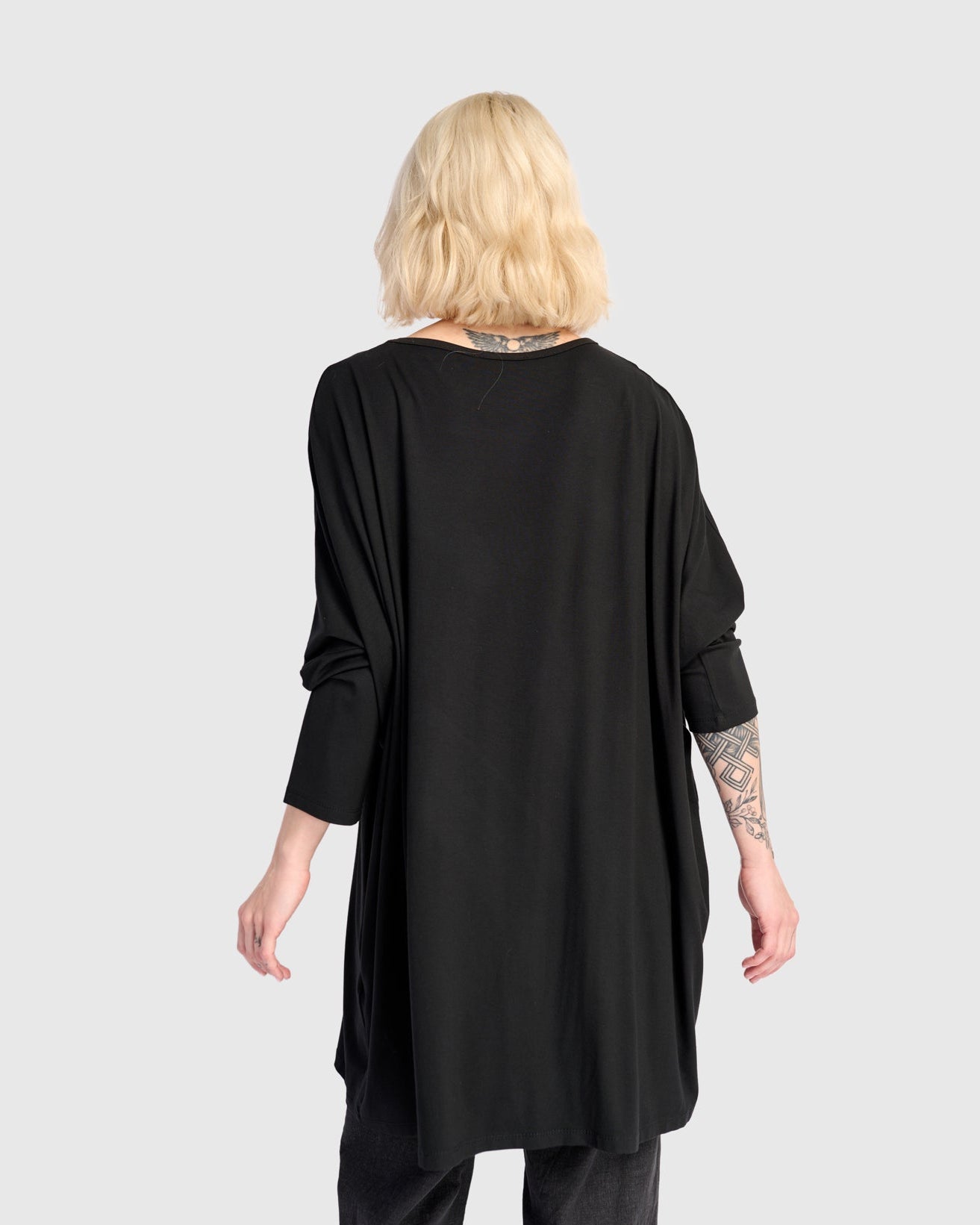 טוניקה רינה שחור מודל