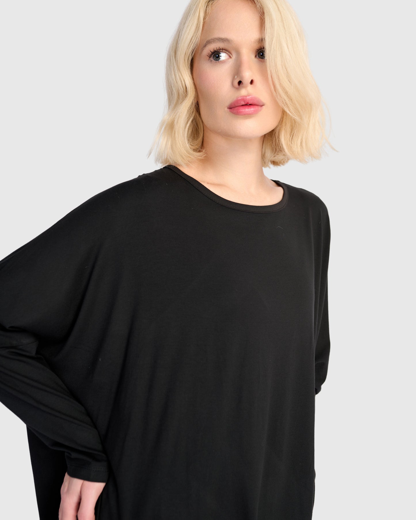 טוניקה רינה שחור מודל