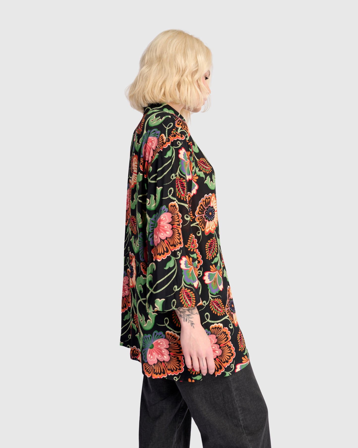 חולצה כפרה מודפסת צורנית