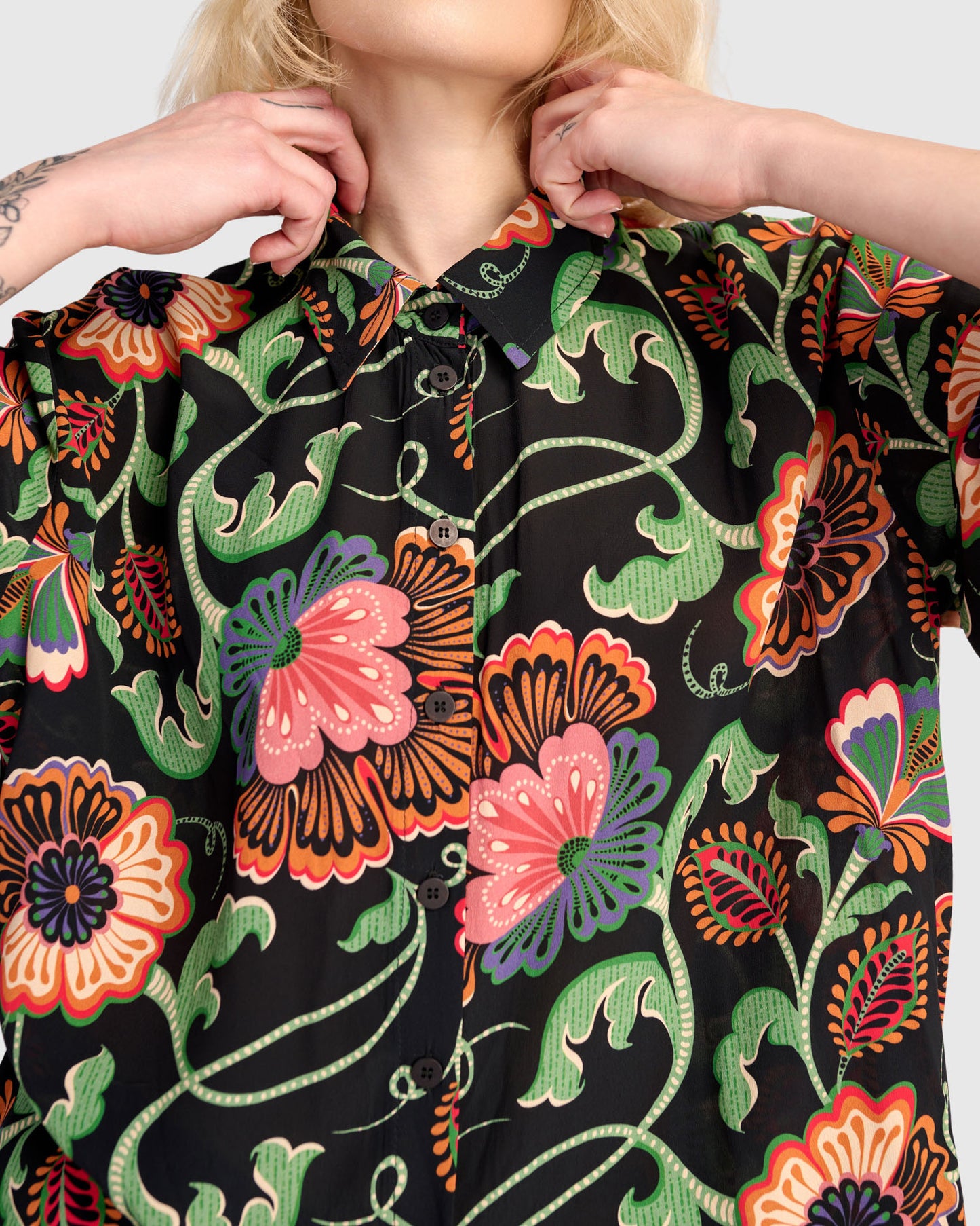 חולצה כפרה מודפסת צורנית