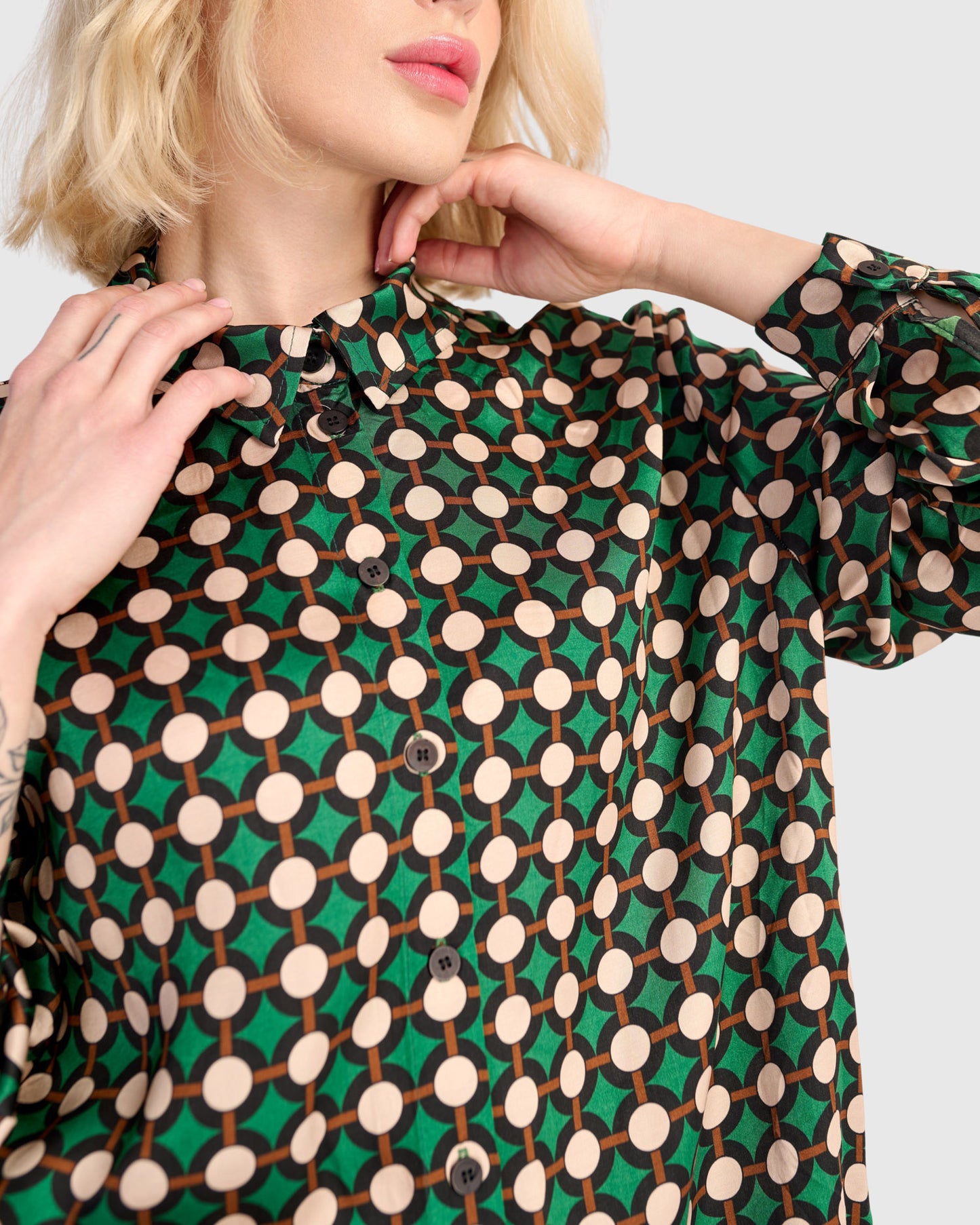 חולצה כפרה מודפסת ירוקה