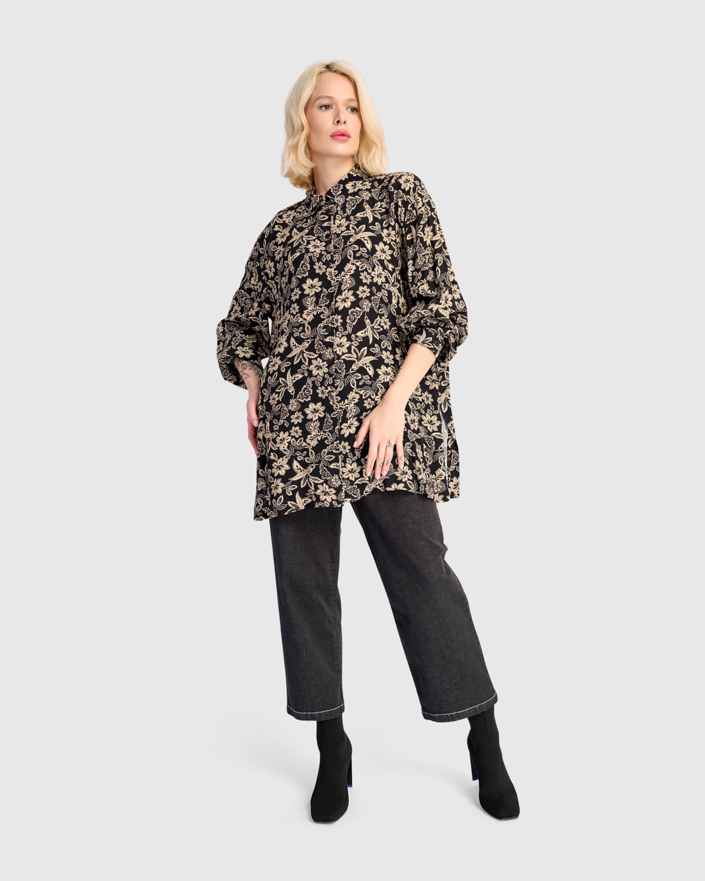 חולצה כפרה שחורה פרחונית