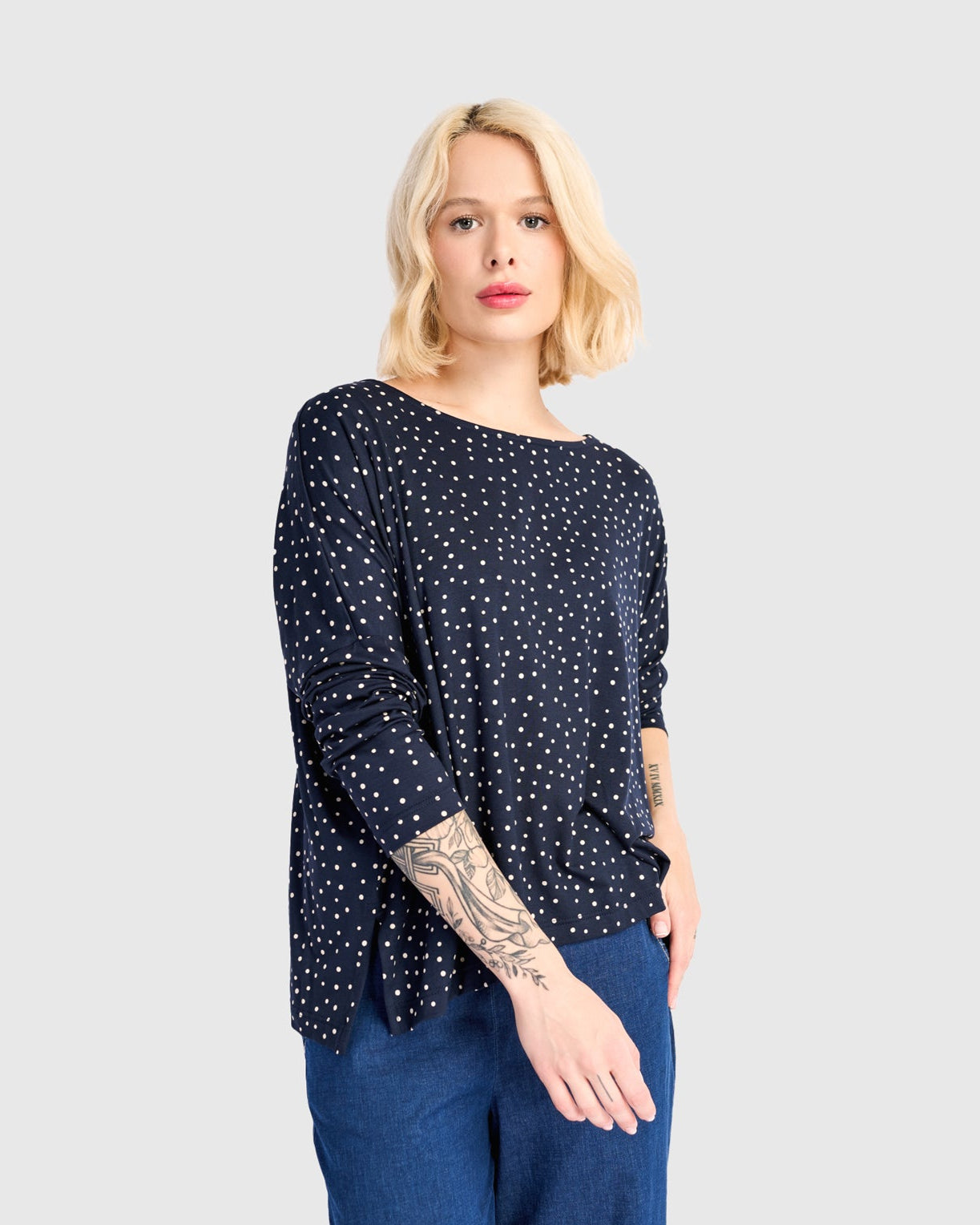 טישירט בסטי נקודות נייבי