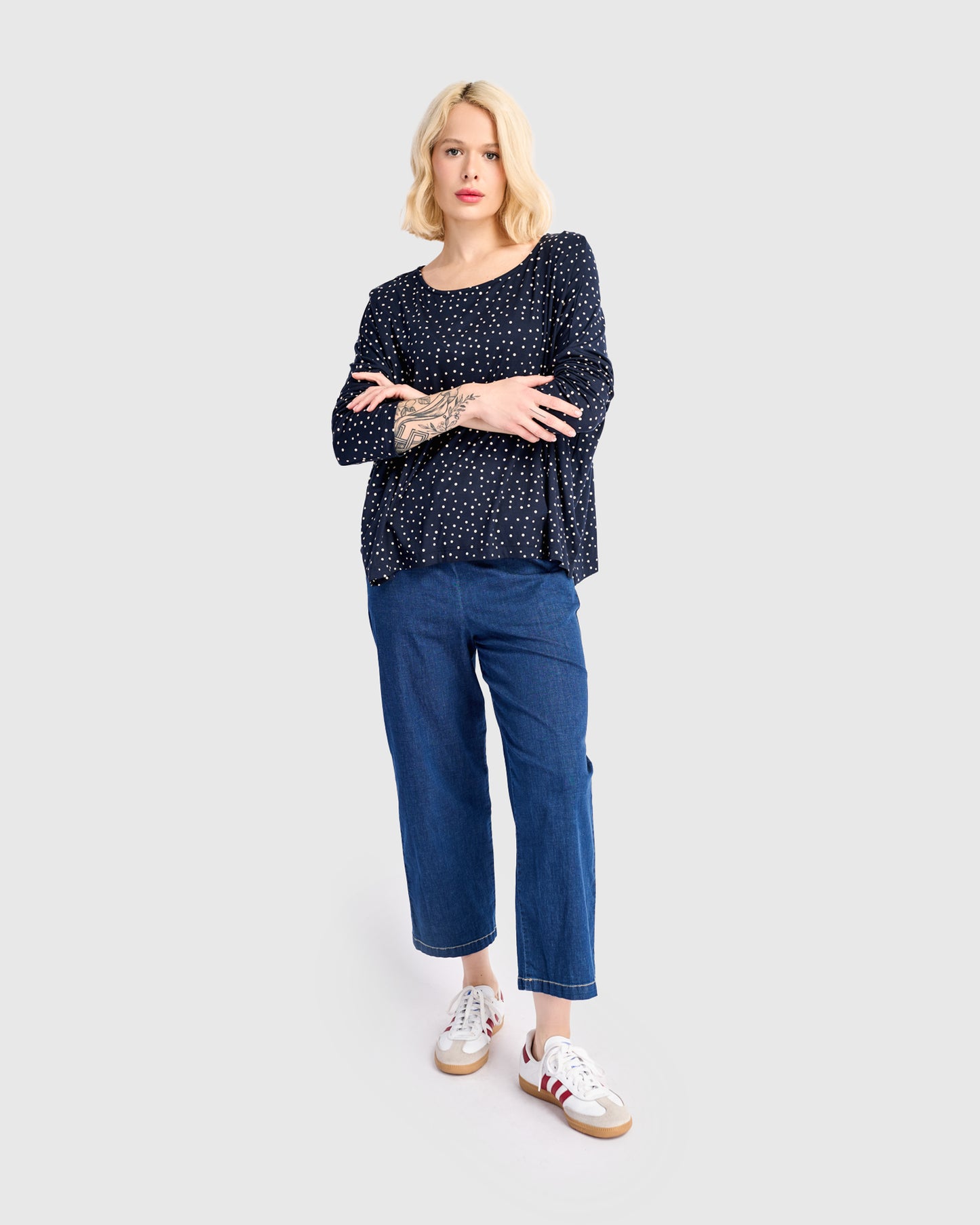 טישירט בסטי נקודות נייבי