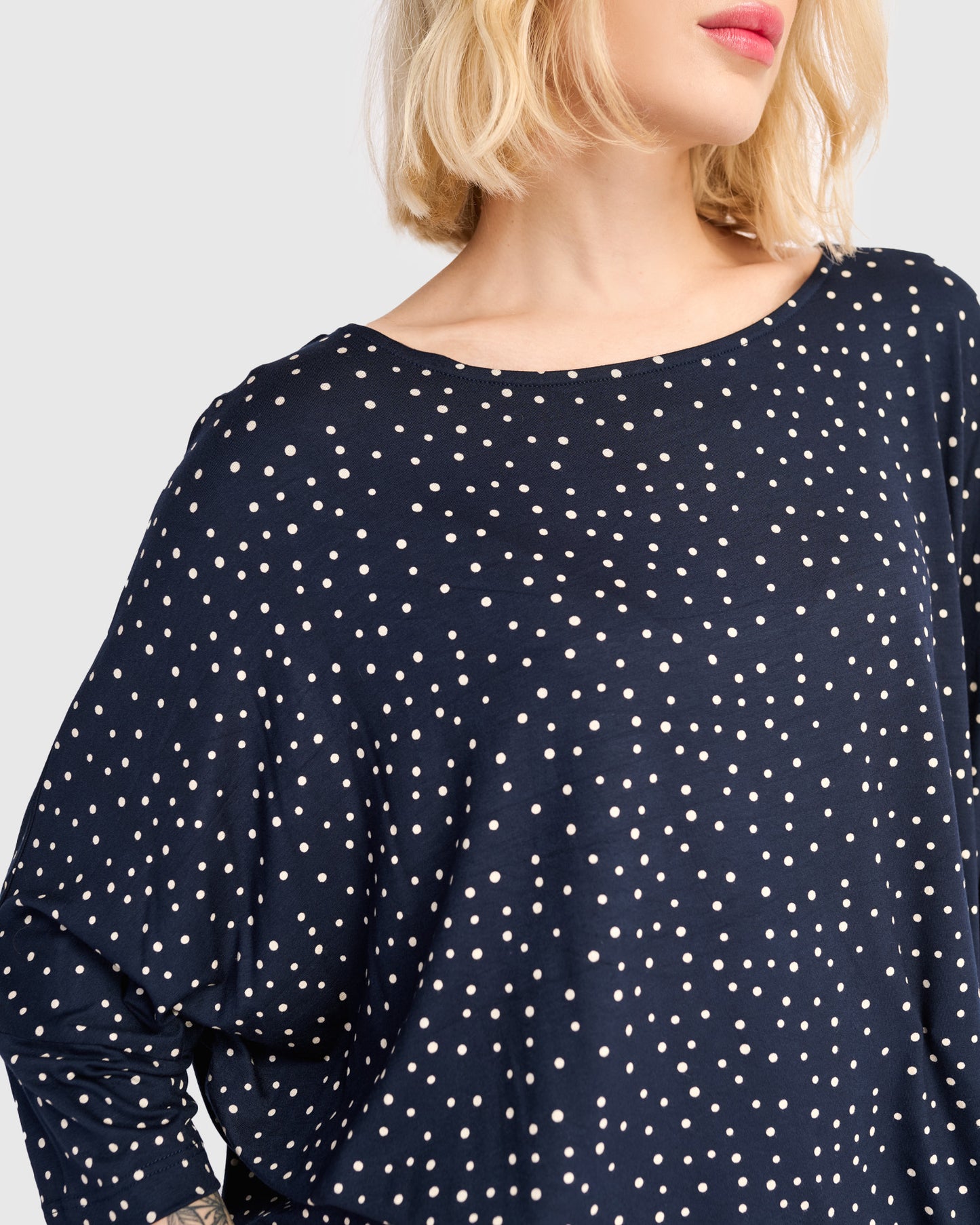 חולצה רינה נקודות נייבי