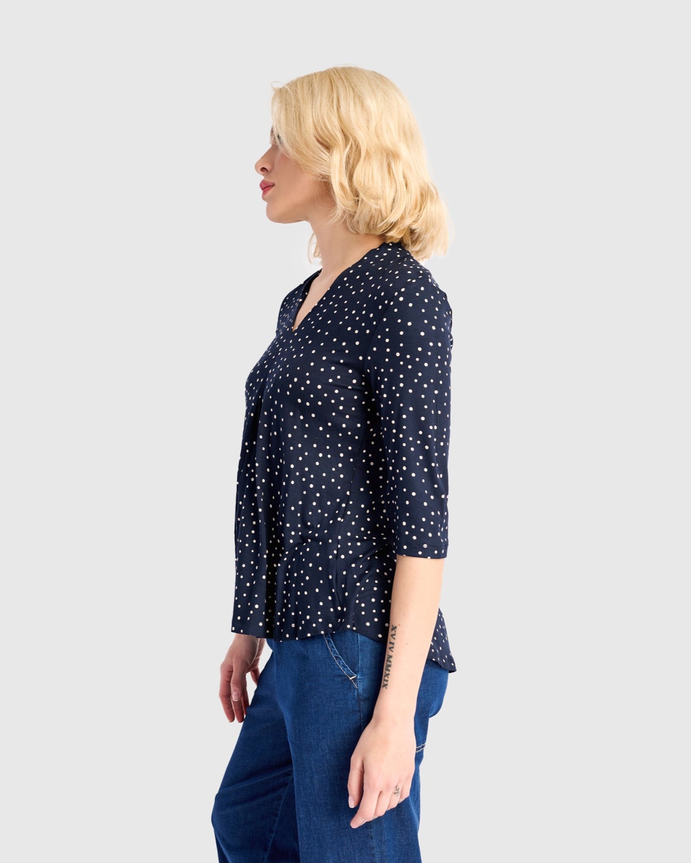 טוניקה דובדבנית נקודות נייבי