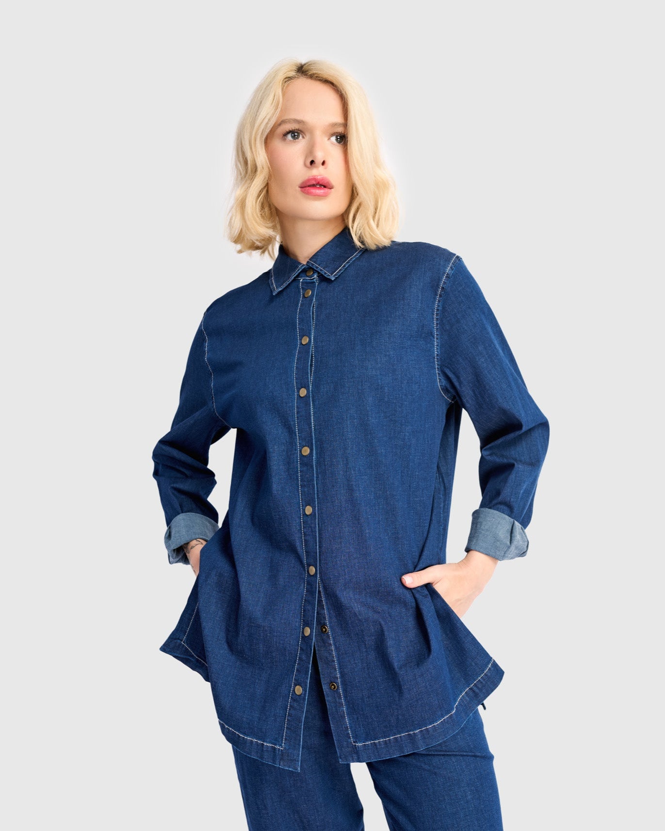 חולצה כפרה ג'ינס כחולה