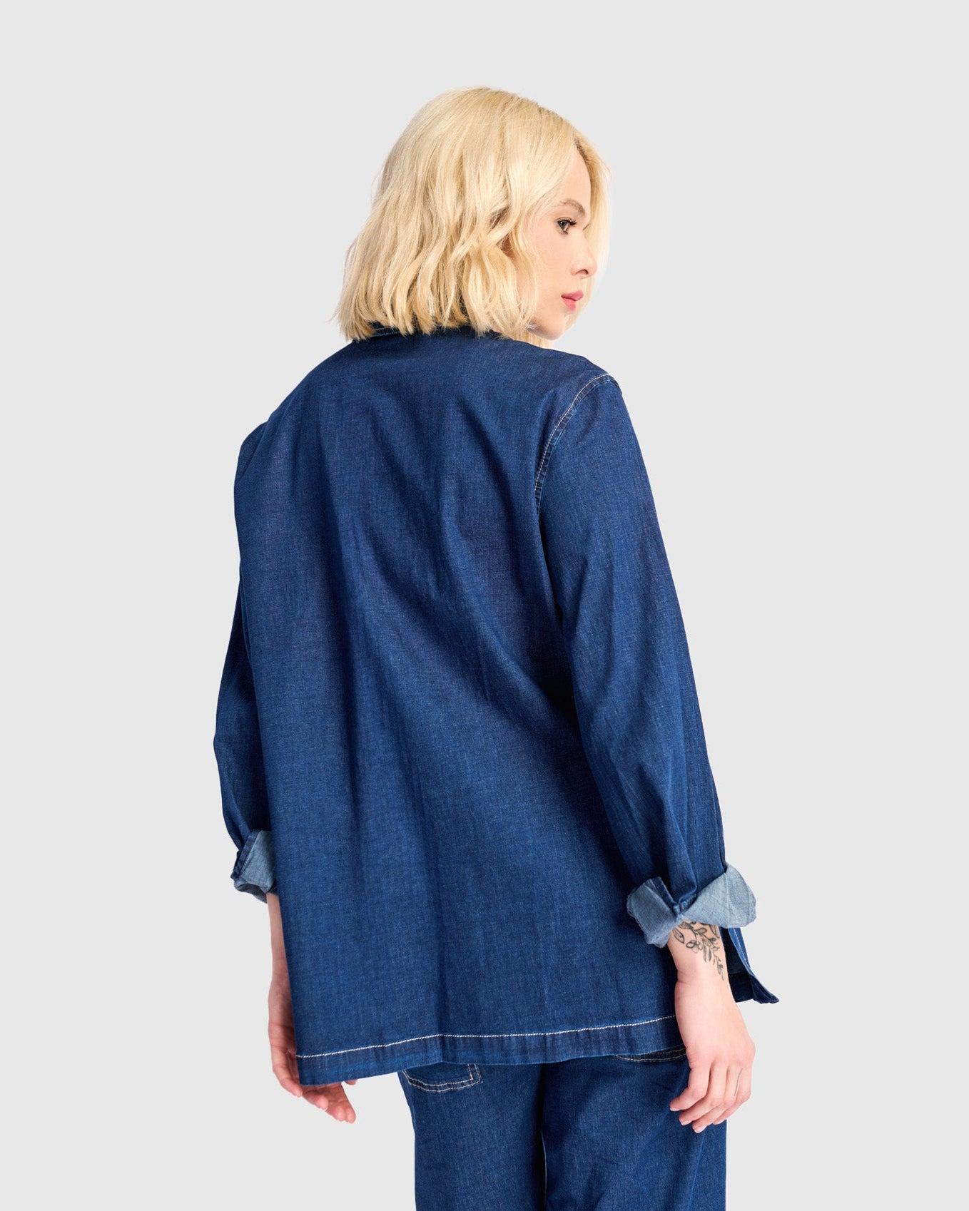 חולצה כפרה ג'ינס כחולה