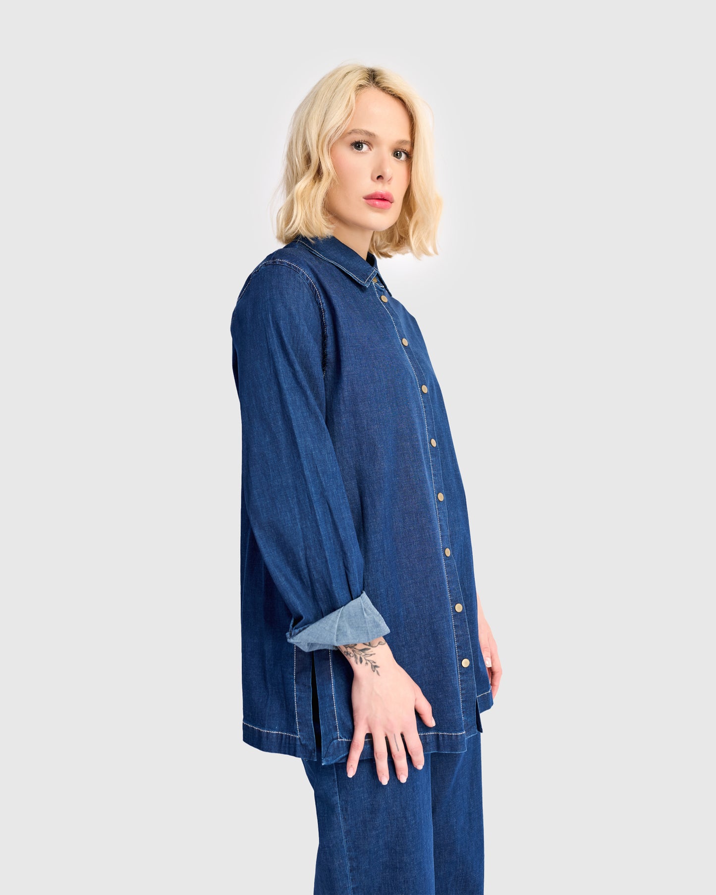 חולצה כפרה ג'ינס כחולה