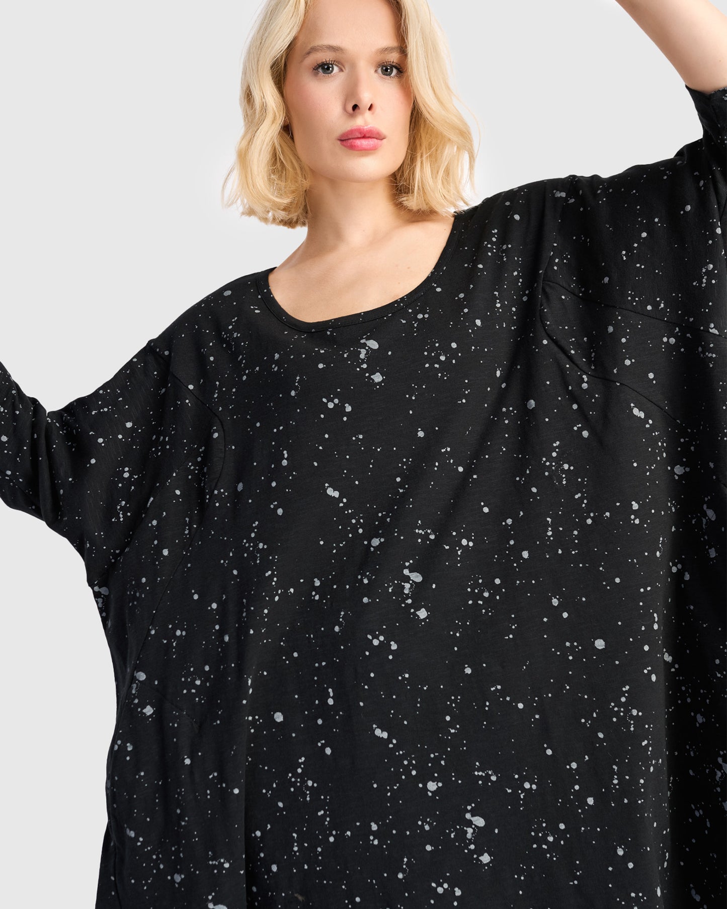 שמלה פריז כתמים