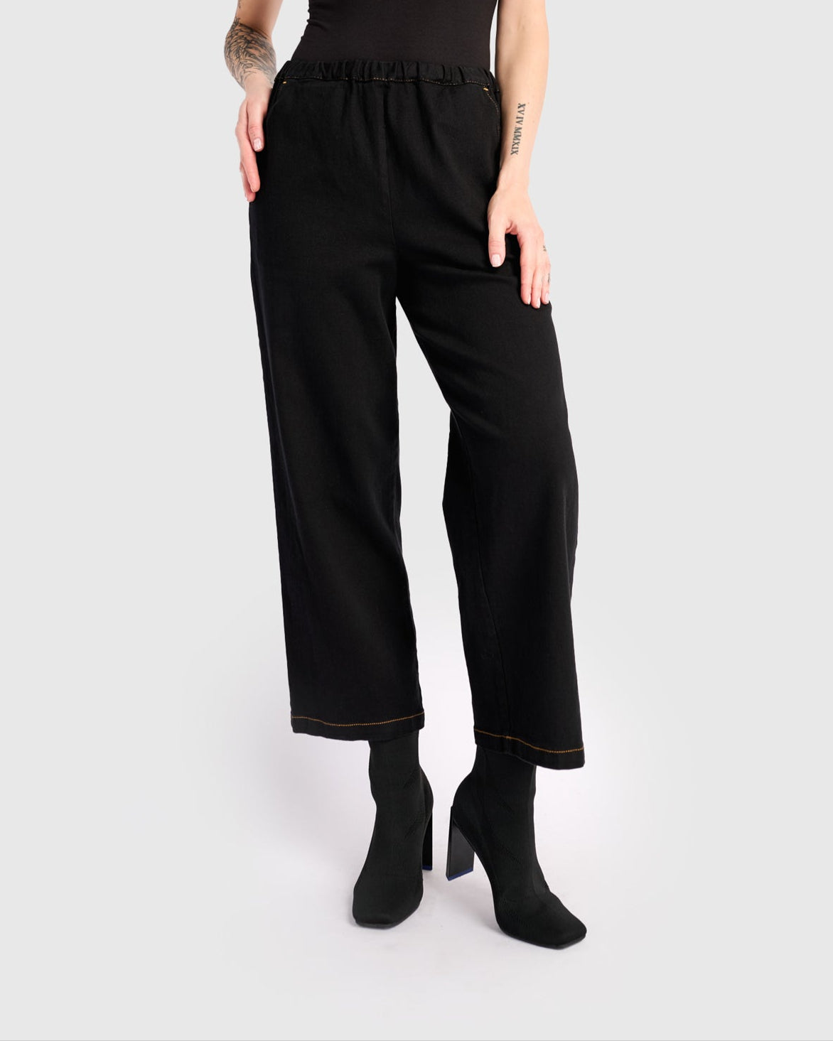 מכנסי בסטי אריג שחור