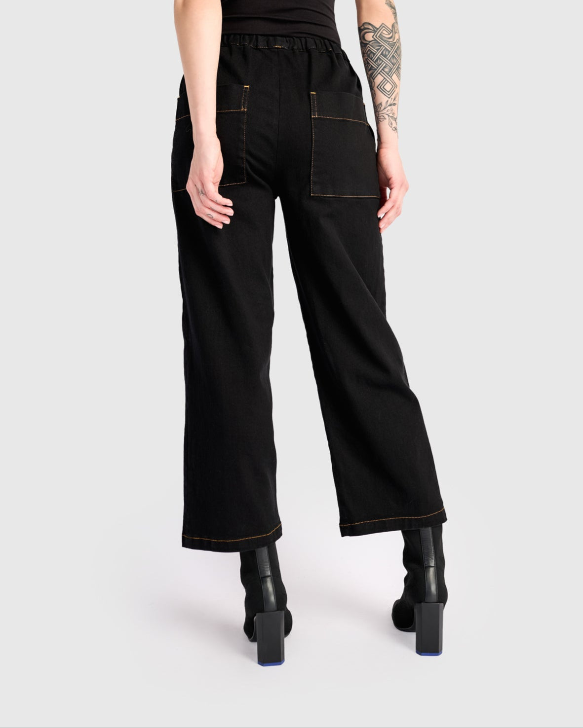 מכנסי בסטי אריג שחור