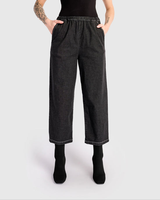 מכנסי בסטי ג'ינס שחור