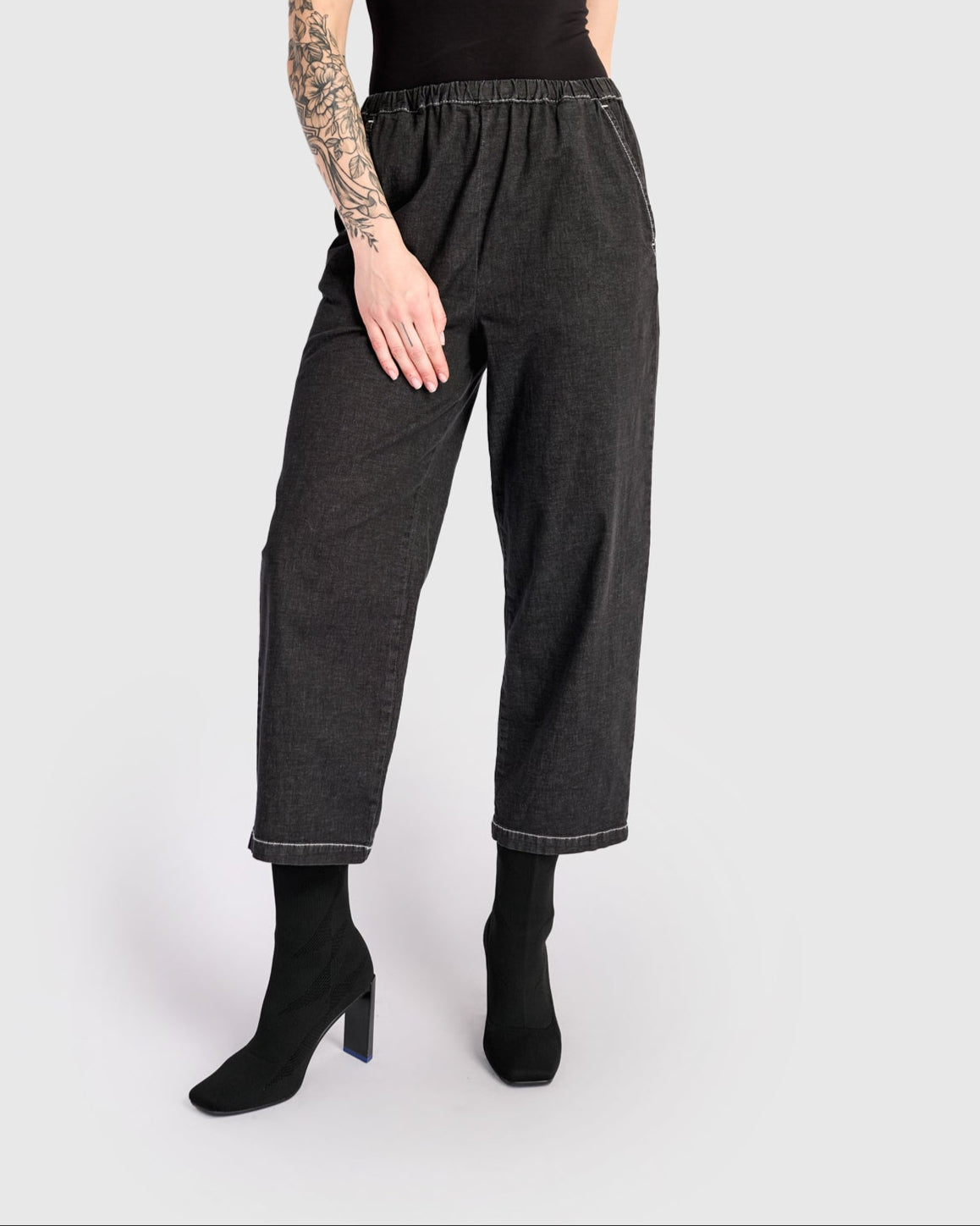 מכנסי בסטי ג'ינס שחור