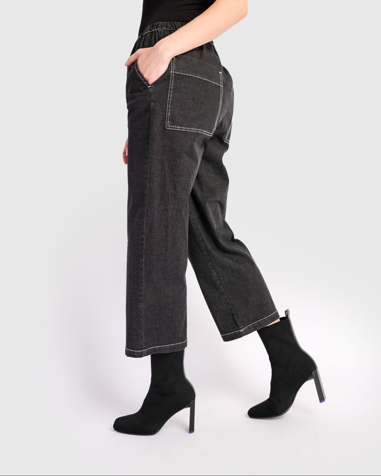 מכנסי בסטי ג'ינס שחור