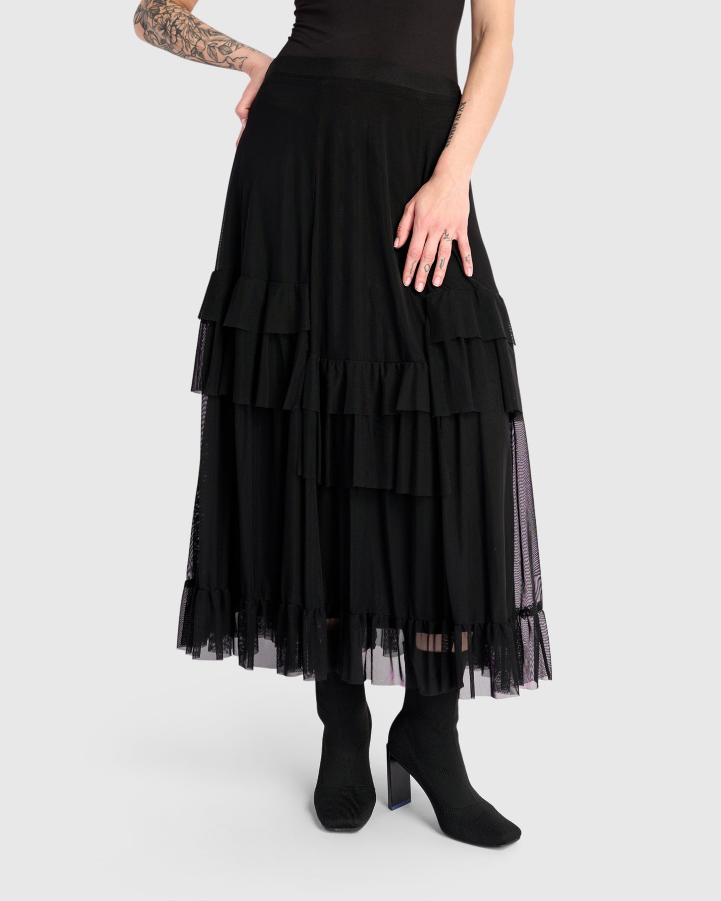 חצאית עלי שלכת שחורה